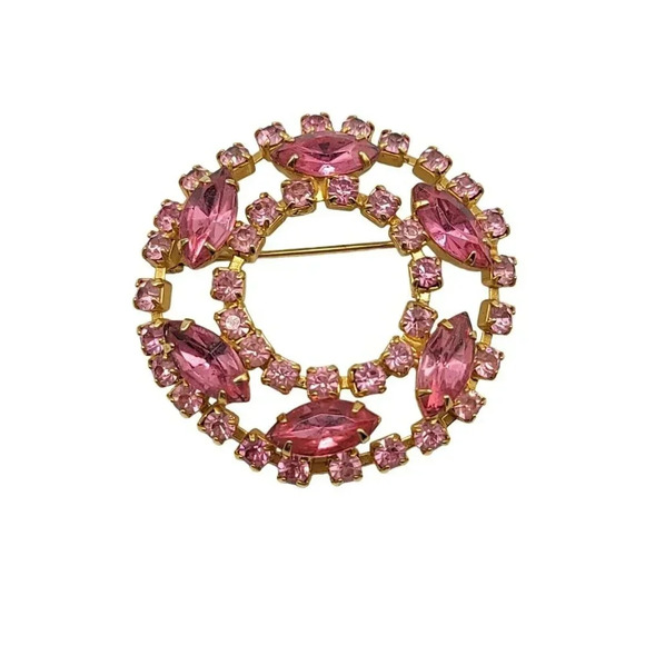 Pink Glass Rhinestone Large Gold Tone Wreath Design Openwork Brooch 2" - Picture 1 of 4